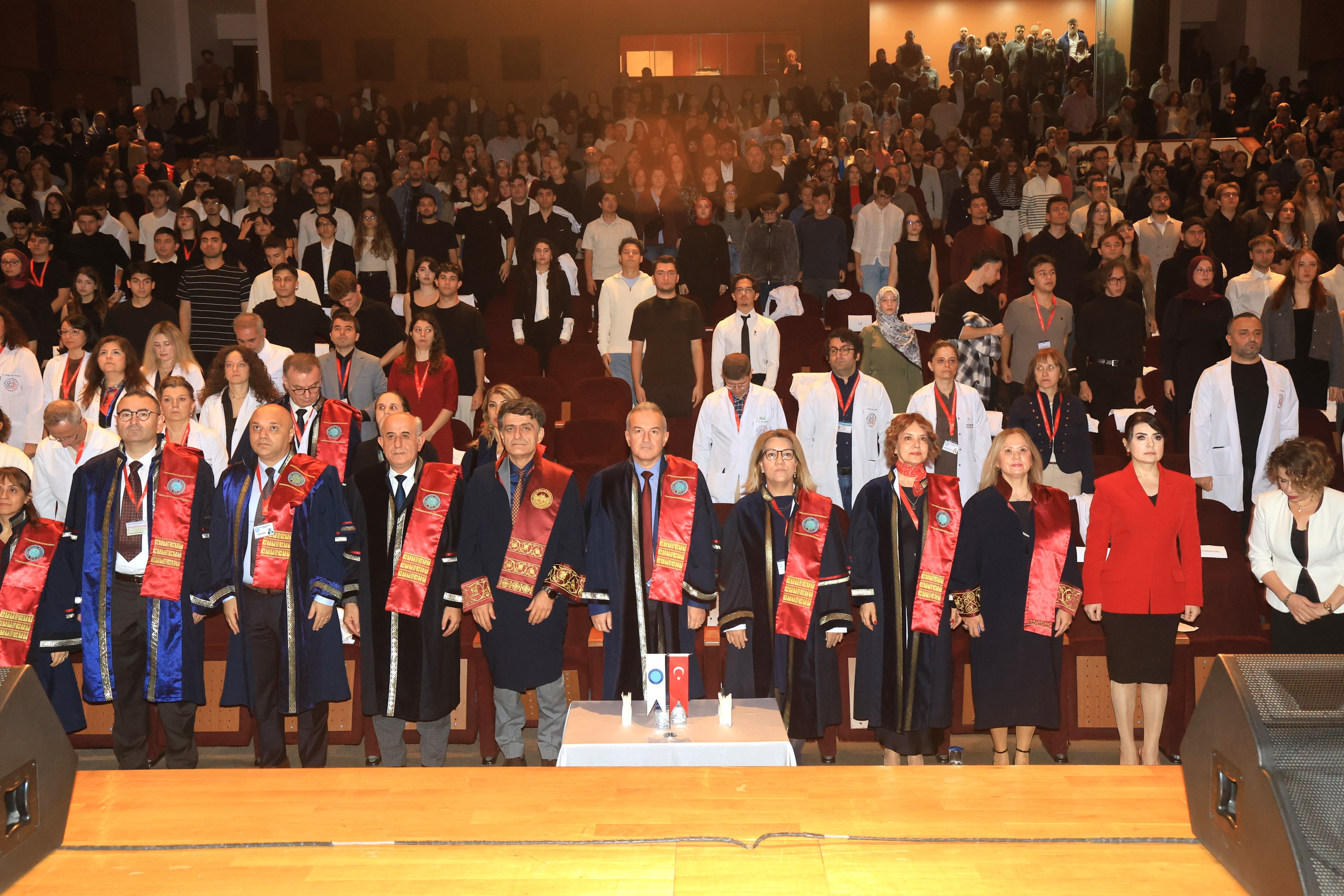 Hekim adayları beyaz önlüklerini giydi